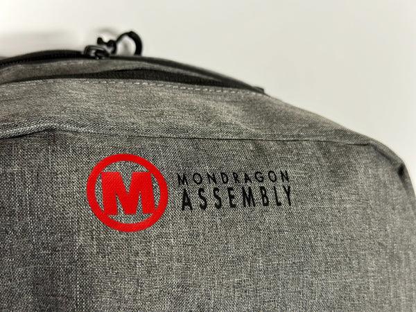Rucksack mit Logo von Mondragon Assembly