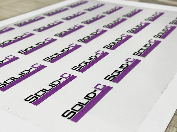 Druckbogen mit SOLID-C-Logos vor dem Aufbringen